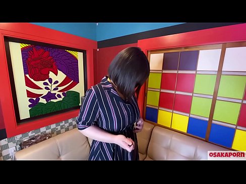 ❤️ Japana karulo kun grandaj matoj masturbas per seksaj ludiloj kaj havas orgasmon. Ŝi parolas en intervjuo pri sia fika sperto. Grandegaj mancoj kaj harplena kuketo laŭte ĝemante. Osakaporn Bonega sekso ĉe ni