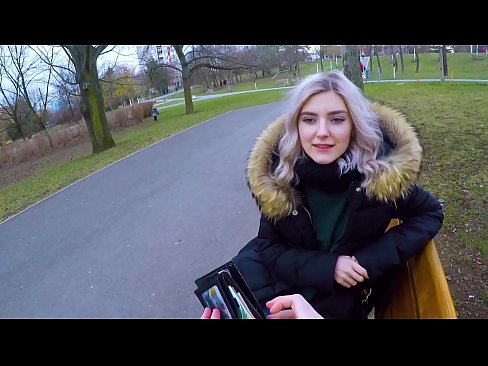 ❤️ Glutas la varman spermon de fremdulo por mono - pimo en la parko de Eva Elfie Bonega sekso ĉe ni